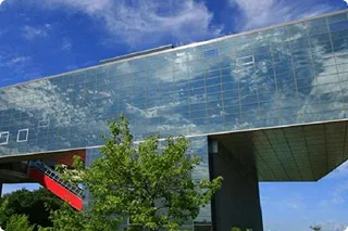 秋田ふるさと村（秋田県立近代美術館、ワンダーキャッスル〈アスレチック〉、星空探検館スペーシア〈プラネタリウム〉）