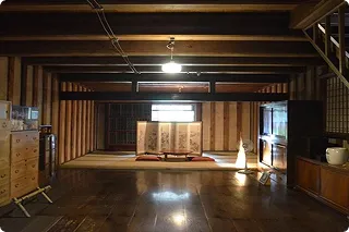 増田の内蔵 ～ 増田観光物産センター「蔵の駅」(旧石平金物店)：横手セントラルホテル