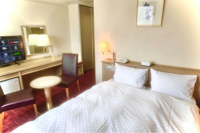 ダブルルーム：横手セントラルホテル