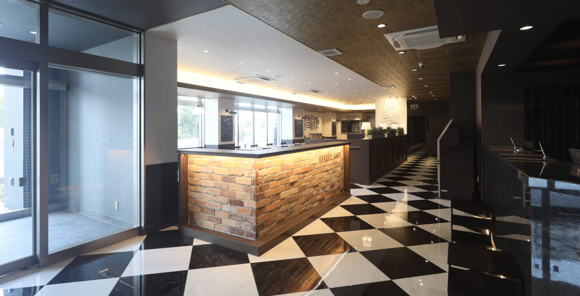 フロント：ザ・セレクトン土浦駅前