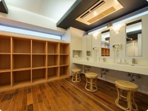 脱衣所：ロイヤルホテル大館