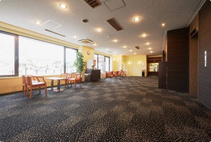 ロビー：ロイヤルホテル大館