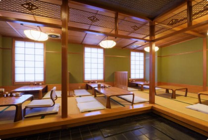 1階リラックススペース・夜鳴きラーメン会場「笑月」：ロイヤルホテル大館