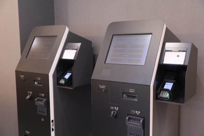 自動チェックイン機