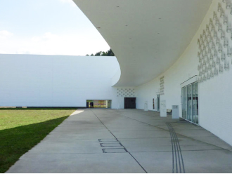 青森県立美術館：ホテルセレクトイン青森