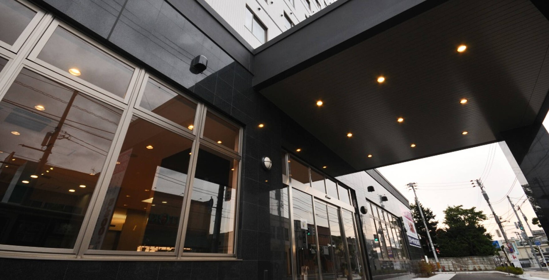 エントランス：グランドパークホテル大館