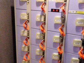 浴場入口のロッカー：グランドパークホテル大館