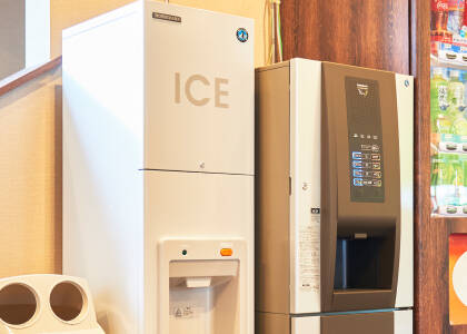 製氷機と給茶機：いやし処ほてる寛楽埼玉・本庄早稲田ひのきの館 