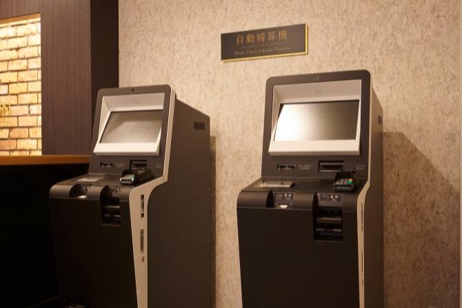 チェックイン機2台（自動チェックイン/チェックアウト/精算）：ザ・セレクトンあべの松原駅前　