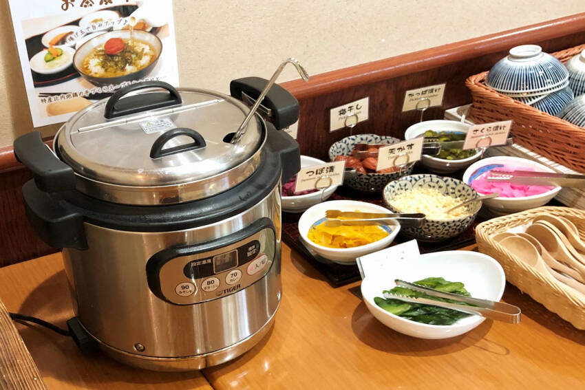 朝食：アネックスロイヤルホテル